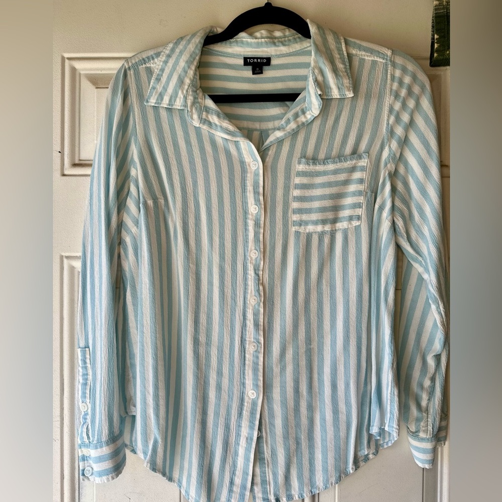 Torrid sz 0 (large 12/14) blue & white stripes rayon button down blouse top